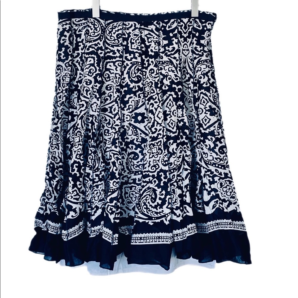 New CLEO navy and white pleated skirt